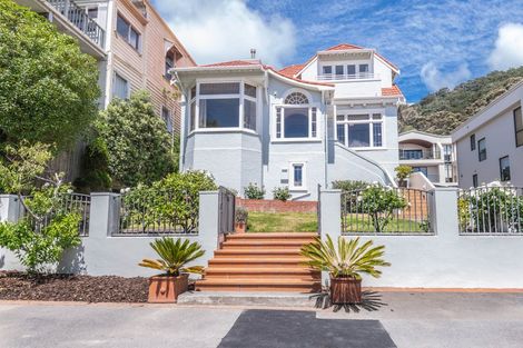 Photo of property in 210 Oriental Parade, Oriental Bay, Wellington, 6011
