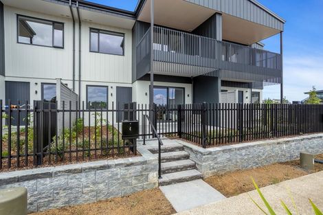 Photo of property in 12 Juniper Drive, Rosehill, 2113