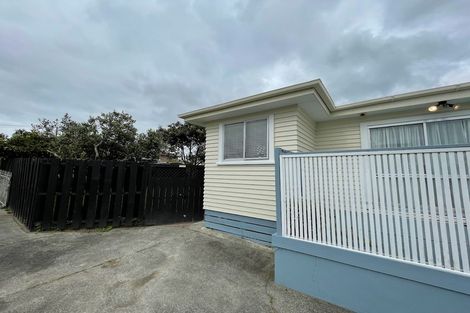 Photo of property in 1 Marlene Avenue, Te Atatu South, Auckland, 0610