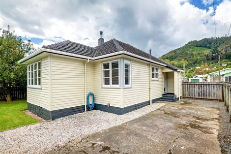 Photo of property in 124 Tipahi Street, Nelson South, Nelson, 7010