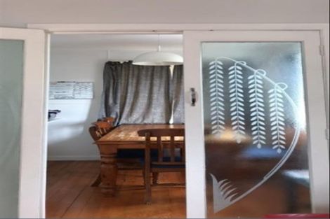 Photo of property in 5 Murray Road, Te Atatu Peninsula, Auckland, 0610