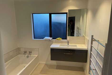 Photo of property in 2/32 Selwyn Crescent, Forrest Hill, Auckland, 0620