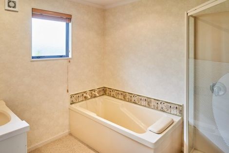 Photo of property in 14 Musket Lane, Whitby, Porirua, 5024