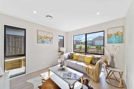 Photo of property in 1 Nola Dawn Avenue, Papakura, 2110