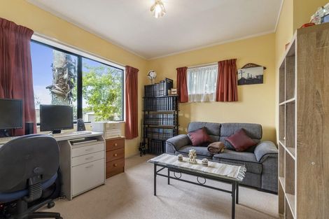 Photo of property in 3 Lantana Road, Green Bay, Auckland, 0604