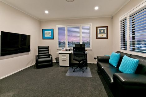 Photo of property in 10 Waimaki Way, Gulf Harbour, Whangaparaoa, 0930