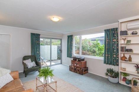 Photo of property in 12 Leybourne Avenue, Waikanae, 5036