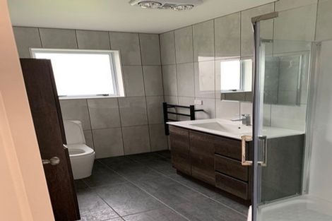 Photo of property in 2 Burgundy Park Avenue, Henderson, Auckland, 0612
