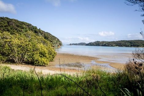 Photo of property in 2 Manawaora Road, Russell, 0272