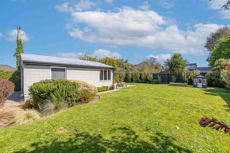 Photo of property in 215 Avonhead Road, Avonhead, Christchurch, 8042