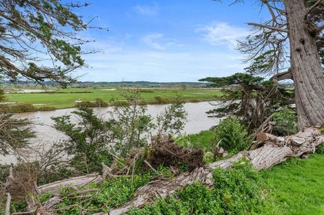 Photo of property in 19 Kawariki Road, Helensville, 0800