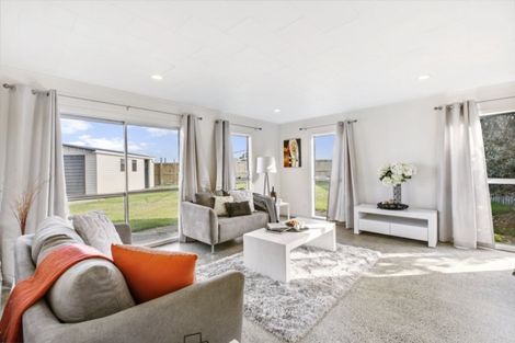 Photo of property in 21 Calthorp Close, Favona, Auckland, 2024