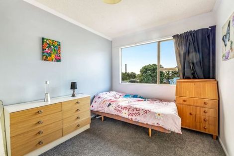 Photo of property in 84 Pioneer Road, Moturoa, New Plymouth, 4310