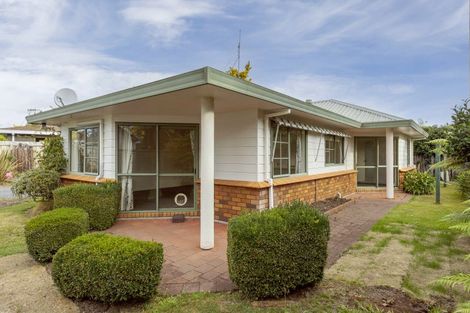 Photo of property in 8 Kathleen Place, Rainbow Point, Taupo, 3330