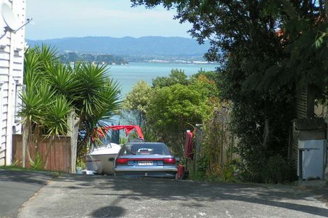 Photo of property in 1/102 Queen Street, Northcote Point, Auckland, 0627