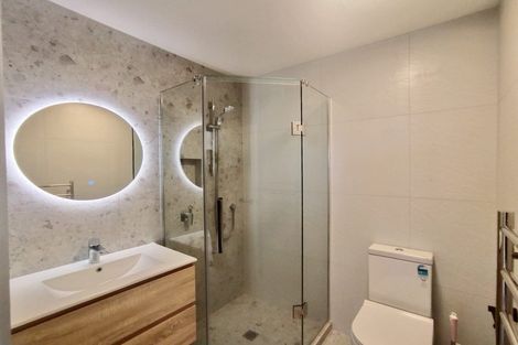 Photo of property in 43b West Harbour Drive, West Harbour, Auckland, 0618