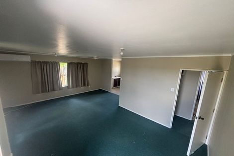 Photo of property in 2/8 Darlington Place, Glendene, Auckland, 0602