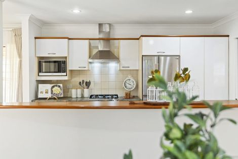 Photo of property in 5 Fearnley Grove, Albany, Auckland, 0632