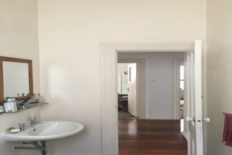 Photo of property in 19 Myrtle Crescent, Mount Cook, Wellington, 6021