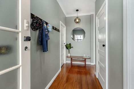 Photo of property in 18 Raumati Terrace, Khandallah, Wellington, 6035