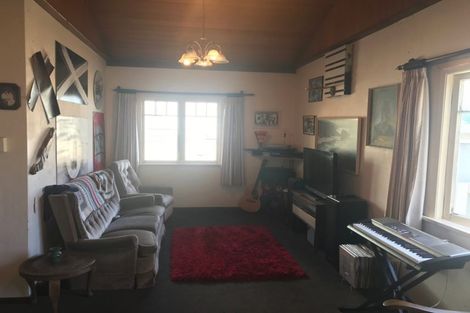 Photo of property in 1 Linwood Way, Island Bay, Wellington, 6023