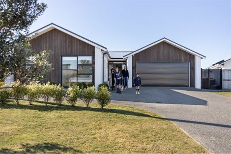 Photo of property in 37 Colpoma Close, Papamoa Beach, Papamoa, 3118