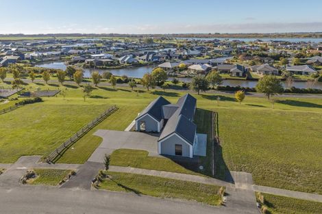 Photo of property in 14 Village Green Drive, Huntingdon, 7774