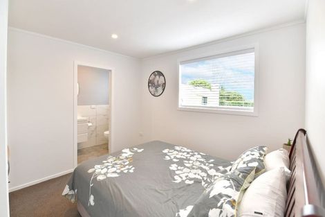 Photo of property in 20 Karaka Street, Helensville, 0800