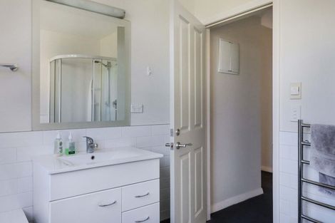 Photo of property in 8 Lewer Street, Karori, Wellington, 6012