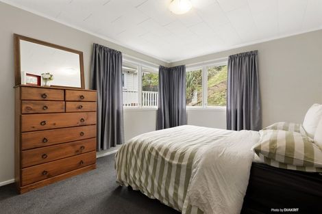 Photo of property in 11 Middlesex Place, Northland, Wellington, 6012