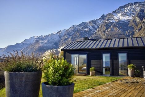 Photo of property in 7 Rabbiters Crescent, Jacks Point, Queenstown, 9371