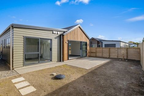 Photo of property in 24 Koru Loop, Paraparaumu, 5032