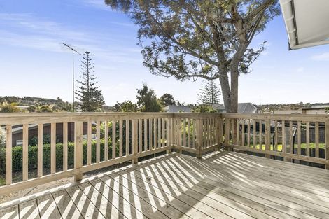 Photo of property in 24 Holiday Road, Stanmore Bay, Whangaparaoa, 0932