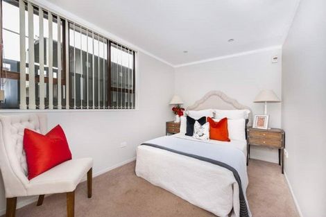 Photo of property in 5 Trengove Place, West Harbour, Auckland, 0618