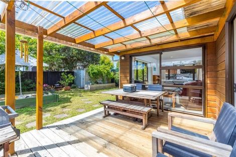 Photo of property in 11 Javelin Place, West Harbour, Auckland, 0618
