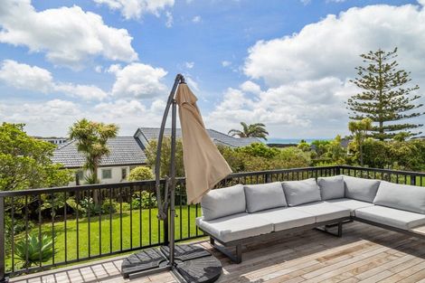 Photo of property in 3/619 Beach Road, Rothesay Bay, Auckland, 0630
