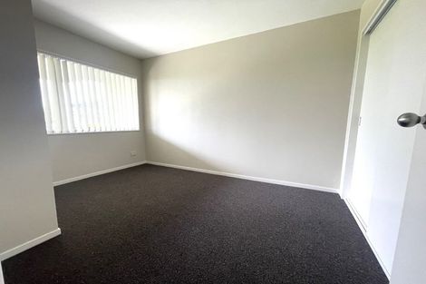 Photo of property in 6/242 Great North Road, Henderson, Auckland, 0612