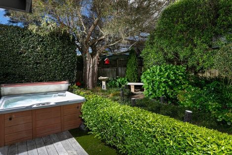 Photo of property in 3 Admirals Court Drive, Greenhithe, Auckland, 0632