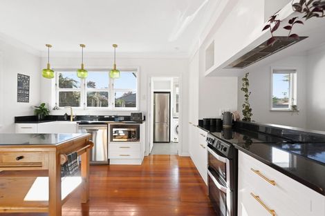 Photo of property in 168 Victoria Street, Cambridge, 3434