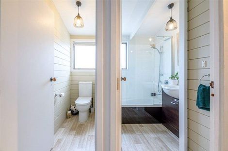 Photo of property in 100 Sturges Road, Henderson, Auckland, 0612