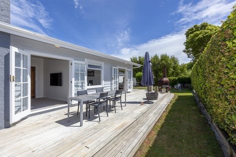 Photo of property in 14 Leybourne Avenue, Waikanae, 5036