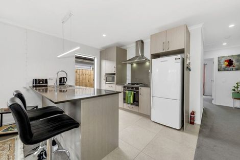 Photo of property in 13 Kapowai Boulevard, Takanini, 2112