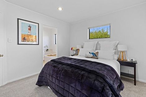 Photo of property in 18 Edgeworth Road, Glenfield, Auckland, 0629