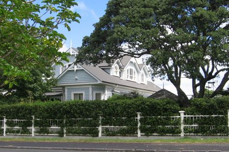 Photo of property in 13-15 Bridge View Road, Birkenhead, Auckland, 0626