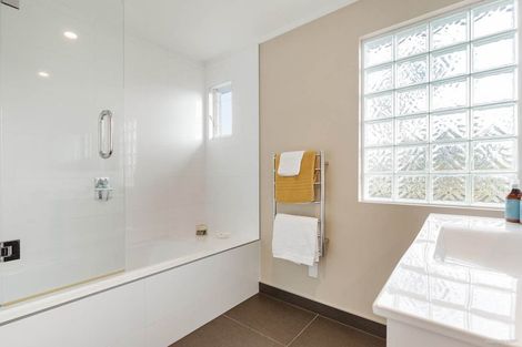 Photo of property in 19 Newhaven Terrace, Mairangi Bay, Auckland, 0630