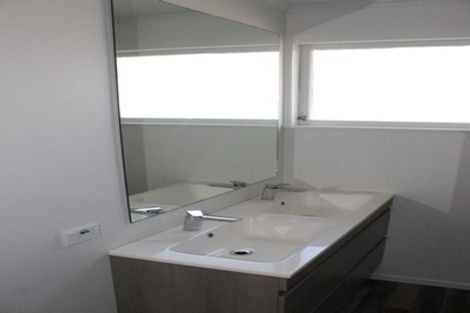 Photo of property in 16 Michelle Place, Mangere, Auckland, 2022