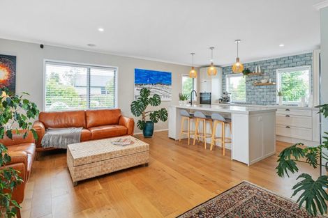 Photo of property in 10 Austin Drive, Whitianga, 3510