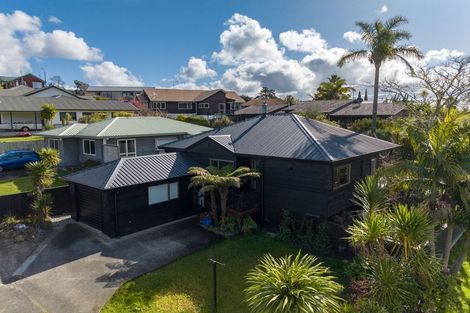 Photo of property in 1/45 Unsworth Drive, Unsworth Heights, Auckland, 0632