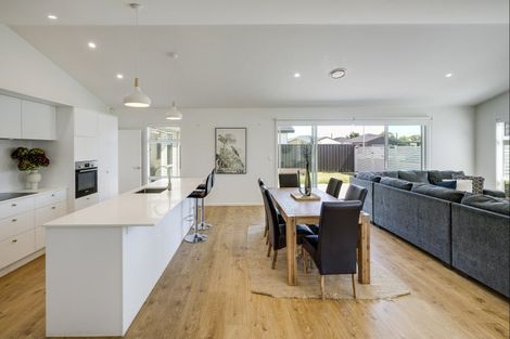 Photo of property in 17 Rangataiki Place, Te Awa, Napier, 4110