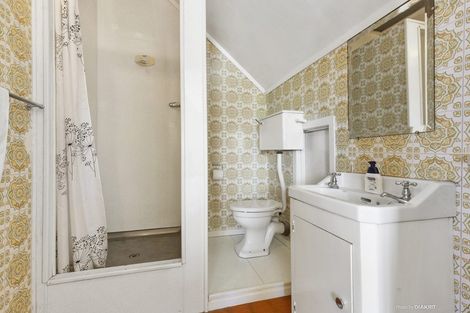 Photo of property in 15 Naughton Terrace, Kilbirnie, Wellington, 6022